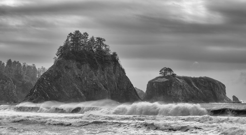 Waves and offshore wind at La Push, Washington